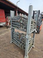 Stalen bouwhekvoeten in opslagbokken., Ophalen, Gebruikt, ., .