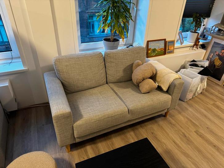 Lichtgrijs EGENSE bank, Huis en Inrichting, Banken | Bankstellen, Zo goed als nieuw, Rechte bank, Tweepersoons, Minder dan 150 cm