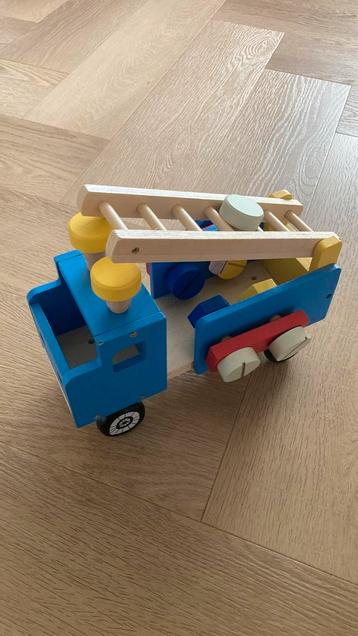 Houten vrachtwagen speelgoed beschikbaar voor biedingen
