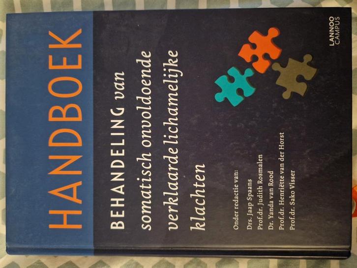 Handboek behandeling van somatisch onvoldoende verklaarde li, Boeken, Psychologie, Zo goed als nieuw, Ophalen of Verzenden