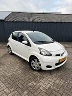 Toyota Aygo 1.0 12V Vvt-i 5DRS 2012 Wit, Auto's, Toyota, Voorwielaandrijving, 4 stoelen, Origineel Nederlands, Bedrijf