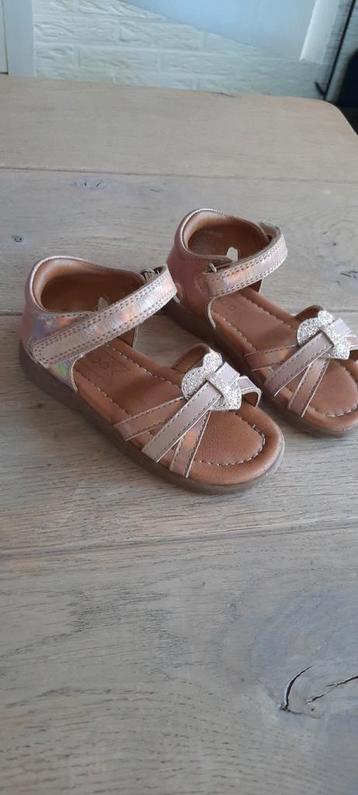 Sandalen maatje 24 als nieuw!2 keer aangehad meisjes sandaal beschikbaar voor biedingen