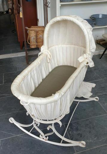 Smeedijzeren schommel wiegje babybed sfeervol nostalgisch beschikbaar voor biedingen
