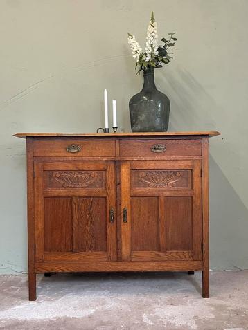 Vintage dressoir antiek kastje eiken commode halkast brocant beschikbaar voor biedingen