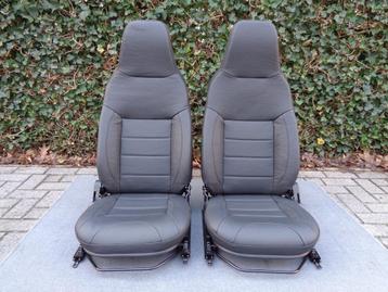 LAND ROVER Defender - Full Black Leder Premium stoelen NIEUW beschikbaar voor biedingen
