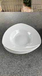 4 spaghetti borden 3 hoek Gusta ( nieuw), Huis en Inrichting, Keuken | Servies, Ophalen, Nieuw, Overige stijlen, Bord(en)