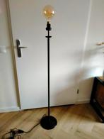 Mooie staande lamp met voetschakelaar,lamp inbegrepen., Ophalen, Zo goed als nieuw, 150 tot 200 cm