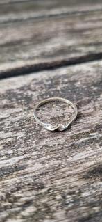 Eenvoudige ring met gedraaide vorm van 835 zilver, Verzenden, Zo goed als nieuw, 17 tot 18, Dame of Heer