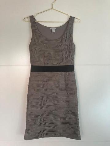 Mooie aansluitende khaki groene jurk van H&M in maat S beschikbaar voor biedingen