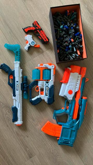 Set van 5 Nerf en Xshot guns plus doos pijltjes beschikbaar voor biedingen