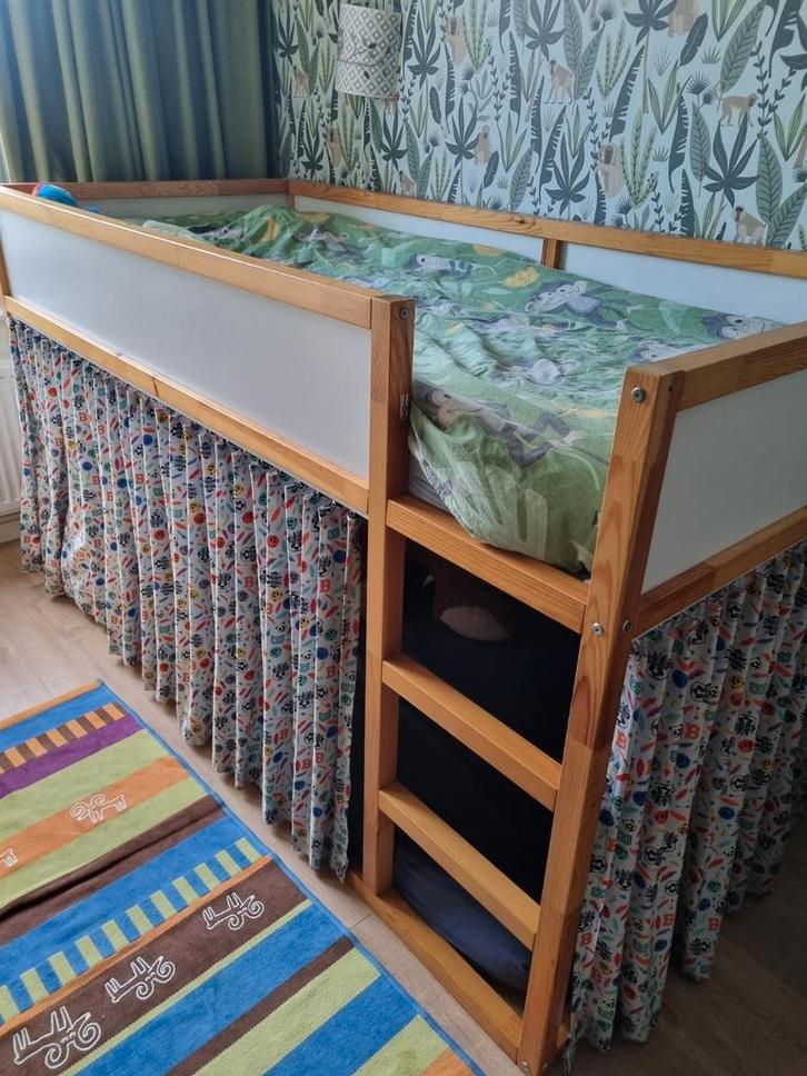 Ikea halfhoogslaper, omkeerbed met gordijntjes, Kinderen en Baby's, Kinderkamer | Stapelbedden en Hoogslapers, Gebruikt, Halfhoogslaper