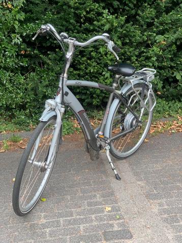 Mooie en nette elektrische fiets beschikbaar voor biedingen