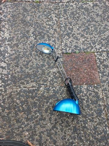 Blauwe Bureaulamp beschikbaar voor biedingen