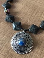 Zwarte vulkaan steen ketting met lapis lazuli, Blauw, Nieuw, Ophalen of Verzenden, Steen of Mineraal