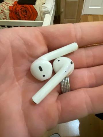 Airpods 1 (zonder doos) beschikbaar voor biedingen