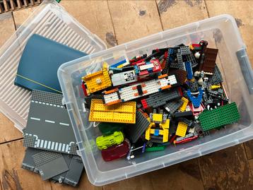 LEGO verzameld, 10 kilo, inclusief handleidingen beschikbaar voor biedingen