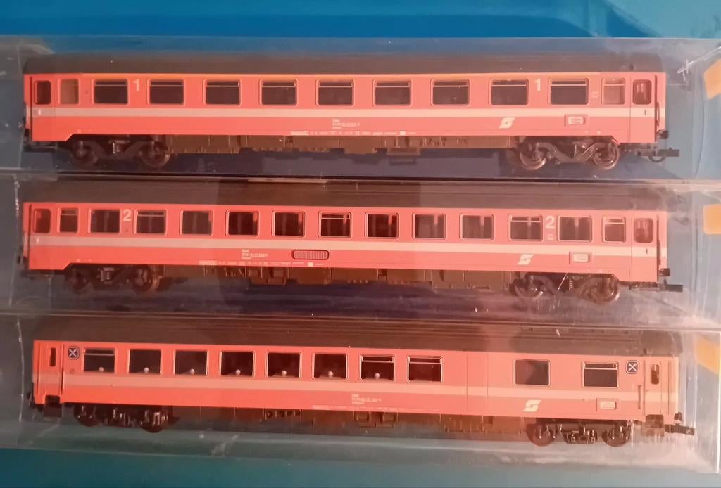 Roco  set van 3 personenrijtuigen  OBB  Oranje kleur, Gelijkstroom, Wagon, Ophalen of Verzenden, Zo goed als nieuw