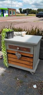 Nachtkastje, bijzet tafel, landelijk stoer, eiken, Ophalen of Verzenden, Zo goed als nieuw, Rond, Minder dan 55 cm