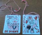 2 Carnavalsemblemen De Borne 1990 en 1991, Ophalen of Verzenden, Gedragen, Carnaval, Accessoires