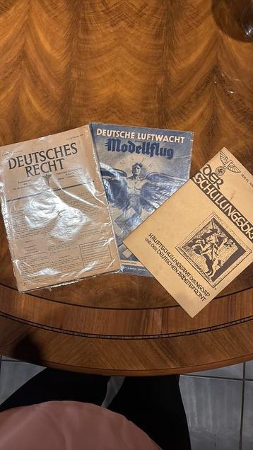 Duits Lot papierwerk beschikbaar voor biedingen