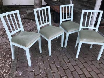 4 antieke stoeltjes bekleding intact beschikbaar voor biedingen