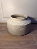 Mooie witte vaas - 25 cm diameter, Ophalen of Verzenden, Zo goed als nieuw, Wit, Aardewerk of Porselein