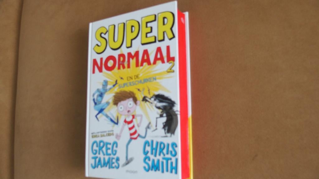 Super Normaal  en de superschurken, Boeken, Ophalen of Verzenden, Zo goed als nieuw, Greg James & Chris Smith