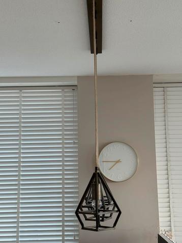 Moderne Hanglamp met Metalen Frame beschikbaar voor biedingen