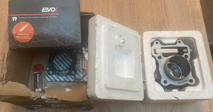 Piaggio Gilera onderdelen stickers 125cc 150cc 180cc 250cc, Fietsen en Brommers, Brommeronderdelen | Scooters, Zo goed als nieuw