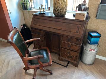 Bureau met stoel beschikbaar voor biedingen