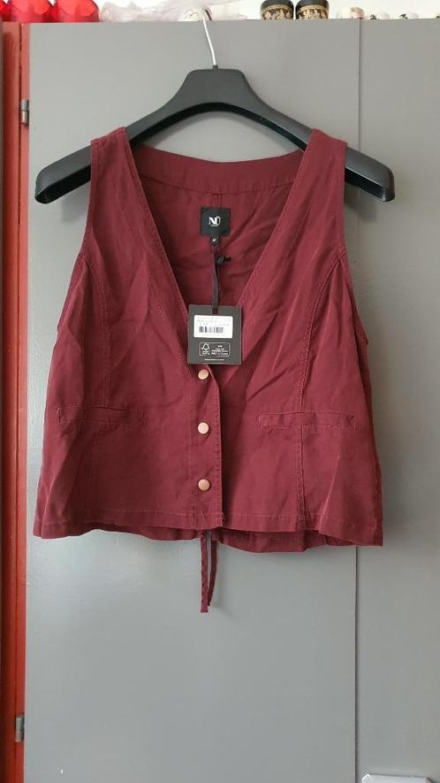Nieuwe Rode Gilet van NÜ denmark Maat M, Kleding | Dames, Tops, Nieuw, Maat 38/40 (M), Rood, Zonder mouw, Ophalen of Verzenden