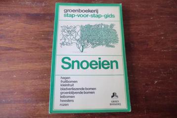 boek - Snoeien - stap-voor-stap-gids - Christopher Brickell beschikbaar voor biedingen