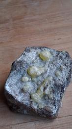 Gele Bruciet op Matrix - 433 gram, Verzamelen, Mineralen en Fossielen, Ophalen of Verzenden, Mineraal