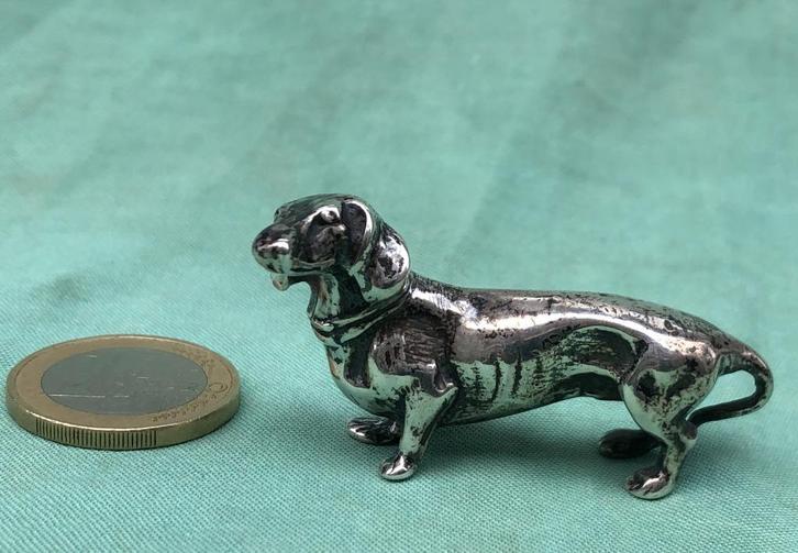 Zilveren miniatuur teckel, Antiek en Kunst, Antiek | Goud en Zilver, Zilver, Ophalen of Verzenden