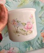 Grote witte vintage bloempot roze bloemen voor-en achterkant, Rond, Ophalen of Verzenden, Zo goed als nieuw, Minder dan 25 cm