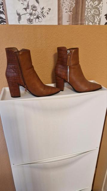 Bruine Enkellaarsjes met Hak en Krokodillenprint beschikbaar voor biedingen