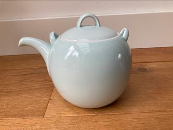 Japans porseleinen theepot beschikbaar voor biedingen