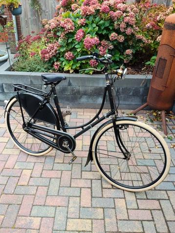 Prachtige oude Burgers weduwe fiets beschikbaar voor biedingen