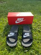 Nike Slippers Benassi Swoosh maat 44, Kleding | Heren, Ophalen of Verzenden, Overige maten, Zwart, Nike