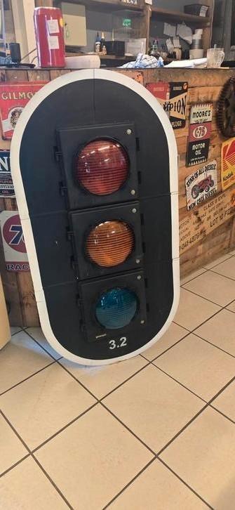 Meerdere stoplichten mancave beschikbaar voor biedingen