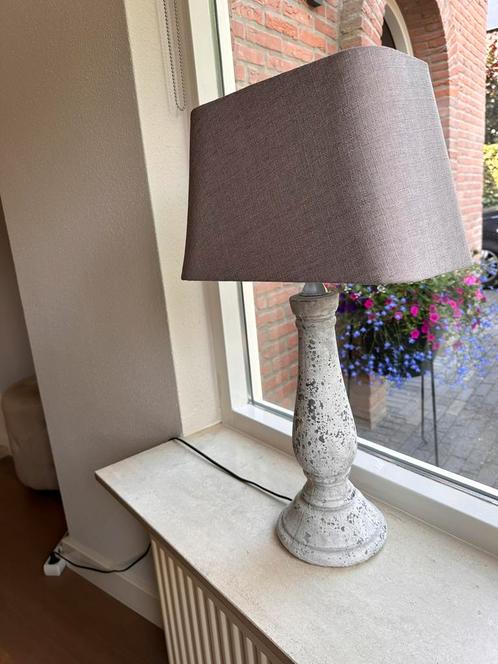 Twee bruin/taupe staande lampen, Huis en Inrichting, Lampen | Tafellampen, Gebruikt, 50 tot 75 cm, Ophalen