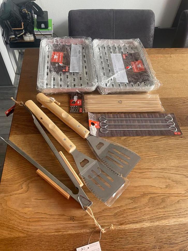 Partijtje nieuwe BBQ Spullen/Tang-2 Spatels-Alu.Schalen e.d, Tuin en Terras, Barbecue-accessoires, Nieuw, Ophalen