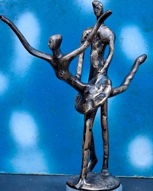 Danspaar. Sculptuur brons.  Geabstraheerd.  20 cm., Verzamelen, Beelden en Beeldjes, Zo goed als nieuw, Ophalen