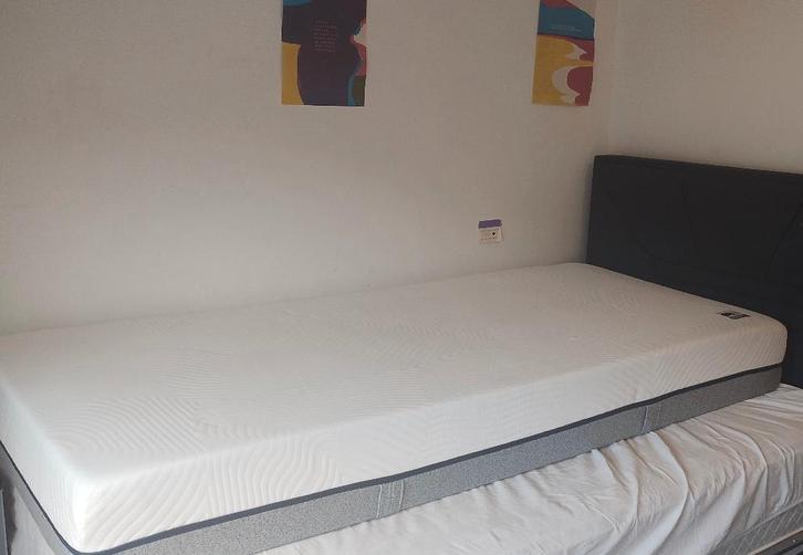 B Bright Silver 200 matras (Goede staat! 11-10-2025), Huis en Inrichting, Slaapkamer | Matrassen en Bedbodems, Zo goed als nieuw