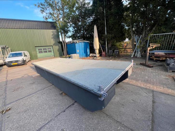 Stalen ponton. Drijvend terras. Drijvende steiger. Werkvlot, Watersport en Boten, Overige Watersport en Boten, Zo goed als nieuw