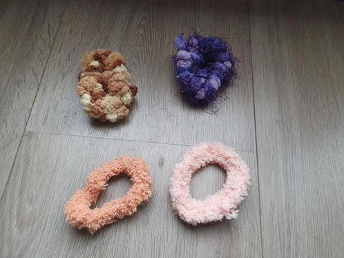 Handmade by Ebony: scrunchie in verschillende soorten wol, Sieraden, Tassen en Uiterlijk, Uiterlijk | Haarverzorging, Nieuw, Haarspeld