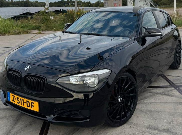 BMW 1-Serie 116I 100KW 5DR Aut8 2013 Zwart, Auto's, BMW, Particulier, 1-Serie, ABS, Airbags, Airconditioning, Bluetooth, Climate control