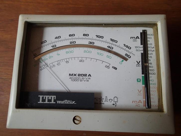 Analoge ITT Metrix MX 202A universeelmeter, Doe-het-zelf en Verbouw, Meetapparatuur, Gebruikt, Multimeter, Ophalen of Verzenden