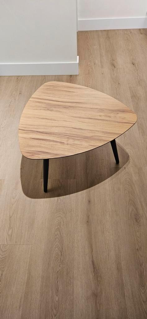Moderne salontafel - driehoekig design, Huis en Inrichting, Tafels | Salontafels, Minder dan 50 cm, 50 tot 100 cm, 50 tot 100 cm