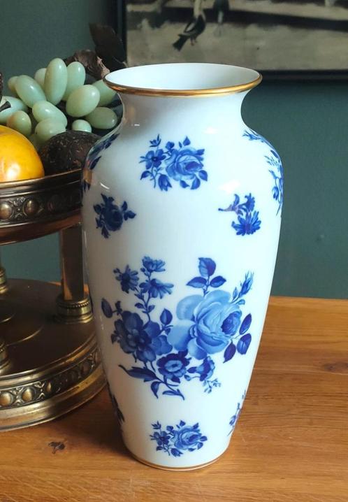 KPM vaas met blauwe bloemen Echt Kobalt, Antiek en Kunst, Antiek | Vazen, Ophalen of Verzenden